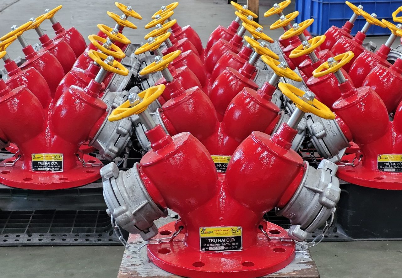 Trụ cứu hỏa 2 cửa Bộ Quốc Phòng