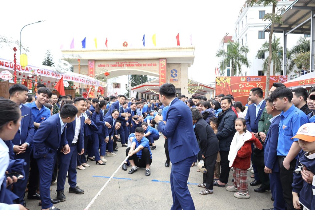 Nhà máy Z183: Chương trình “Tết sum vầy – Xuân ơn Đảng” lan tỏa tinh thần đoàn kết, sẻ chia 623439858 1531923385601900 6100749013279113319 n