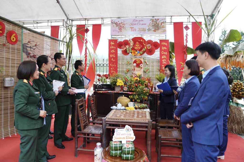 Nhà máy Z183: Chương trình “Tết sum vầy – Xuân ơn Đảng” lan tỏa tinh thần đoàn kết, sẻ chia 623763112 1531913942269511 174286831778826342 n