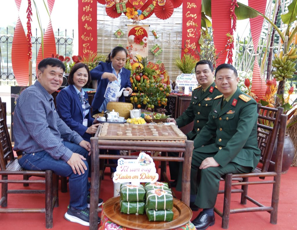 Nhà máy Z183: Chương trình “Tết sum vầy – Xuân ơn Đảng” lan tỏa tinh thần đoàn kết, sẻ chia 624623634 1531914622269443 5384312865957079714 n