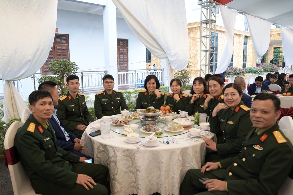 Nhà máy Z183: Chương trình “Tết sum vầy – Xuân ơn Đảng” lan tỏa tinh thần đoàn kết, sẻ chia 624722080 1531913515602887 7093761111277660812 n